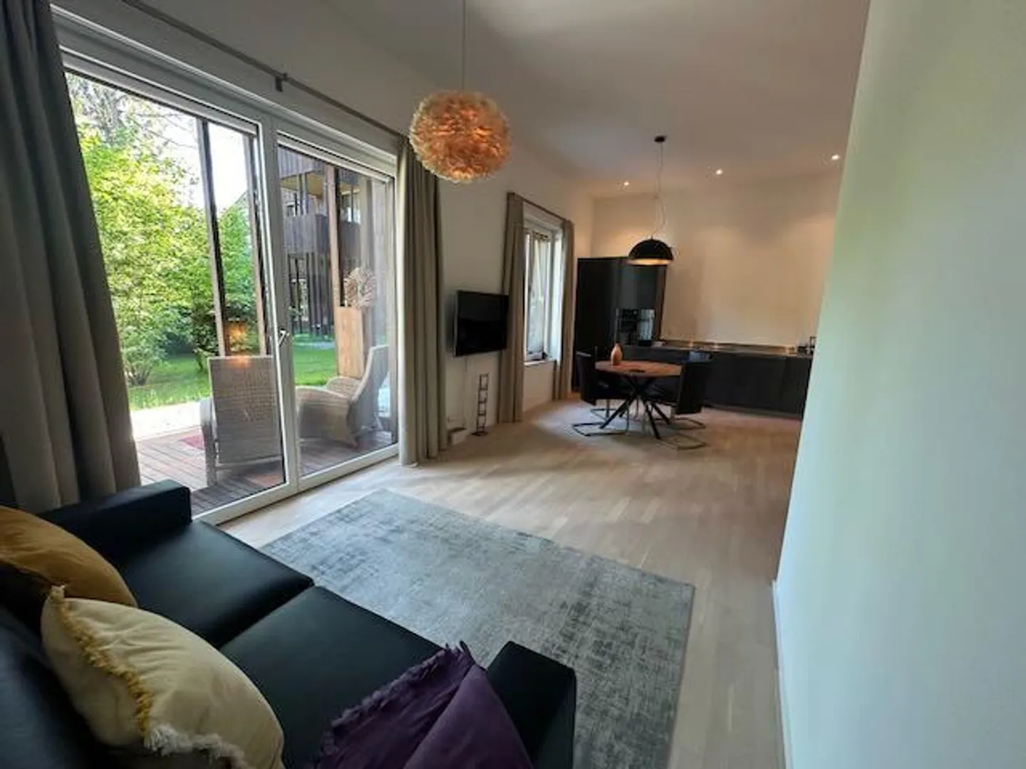 Loft Feeling: Exclusive 2.5-Room Garden Bijou with 3.5m Ceiling Height - Photo 1 of 19