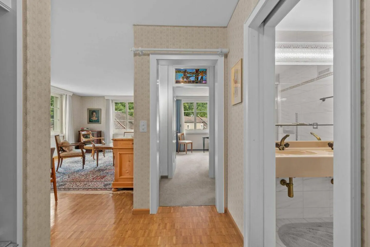 flexibel nutzbare 5-Zimmer-Wohnung mit einem Tiefgaragenplatz mitte... - Foto 6 von 23