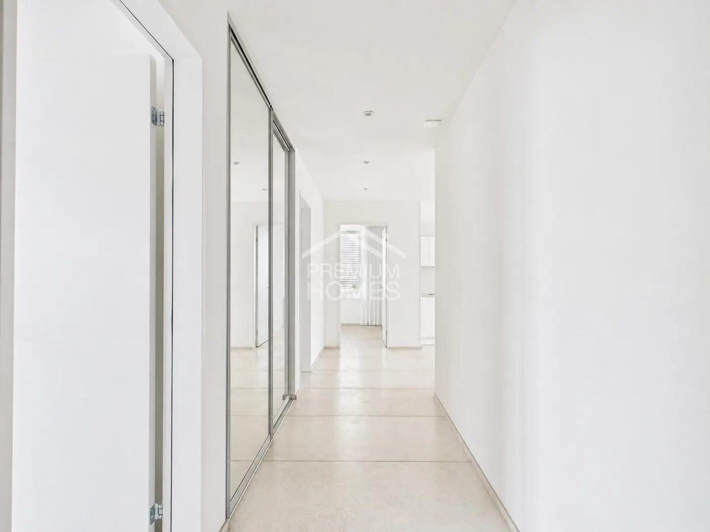 Lumière, Design & Confort - Appartement moderne avec Loggia - Photo 2 sur 9