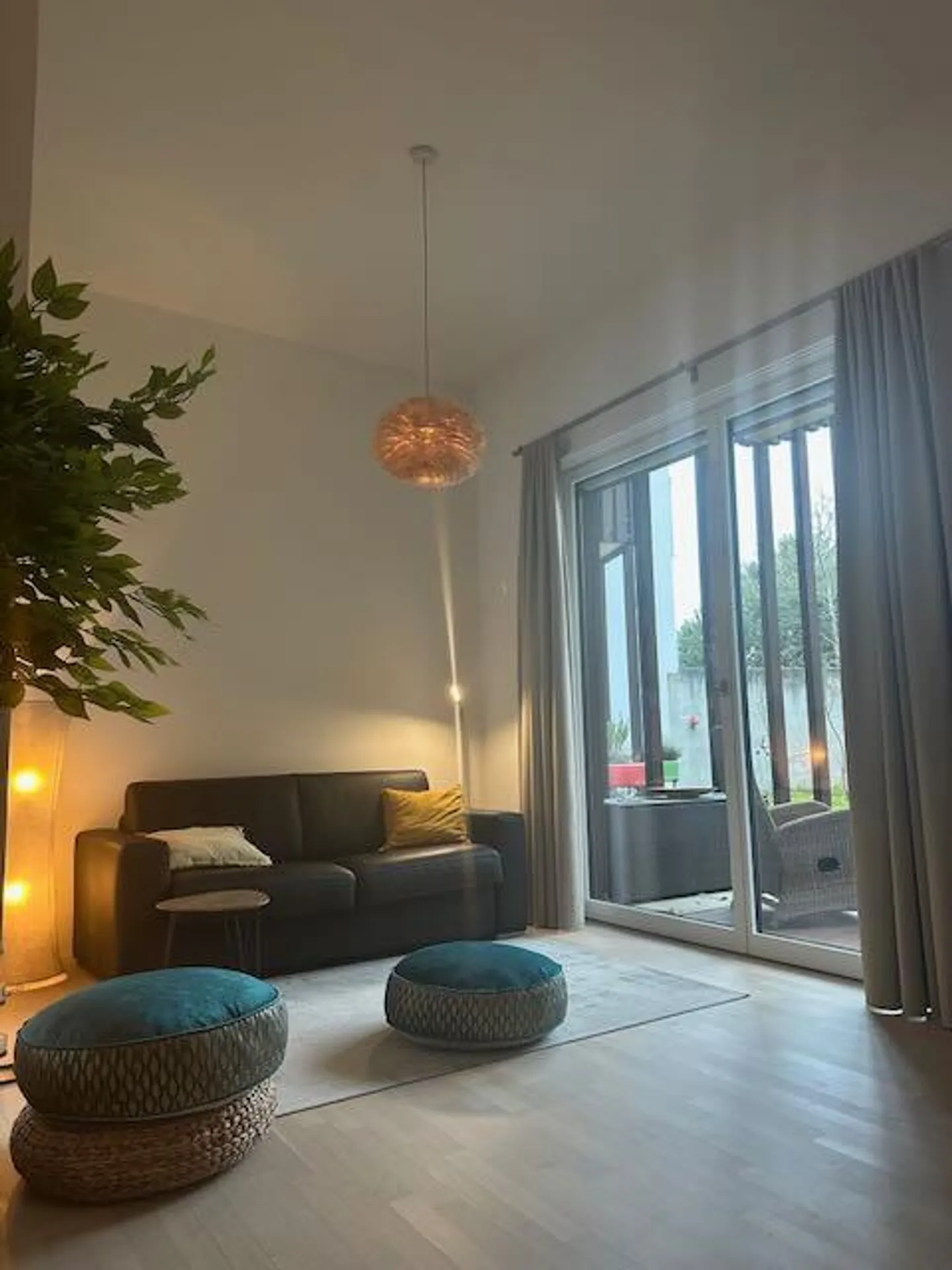 Loft Feeling: Exclusive 2.5-Room Garden Bijou with 3.5m Ceiling Height - Photo 5 of 19