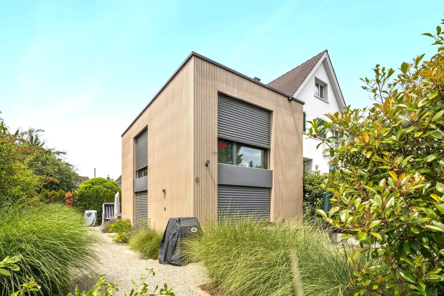 Row house for sale - Photo 1 of 17