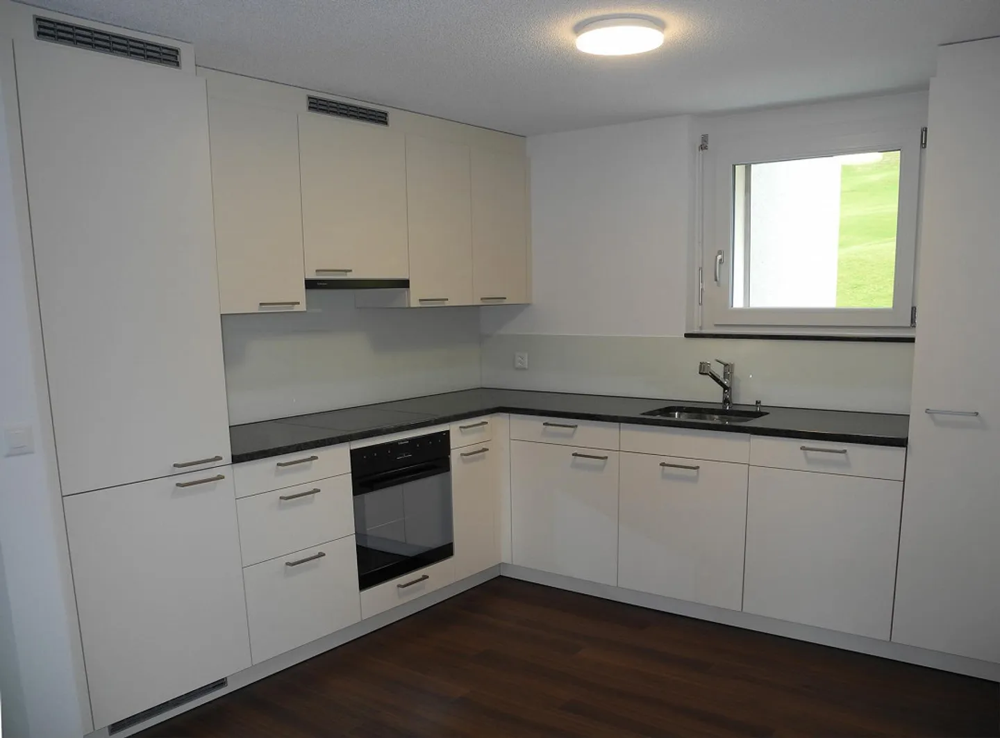 Modern 4.5 room apartment with idyllic living location - Photo 2 of 7