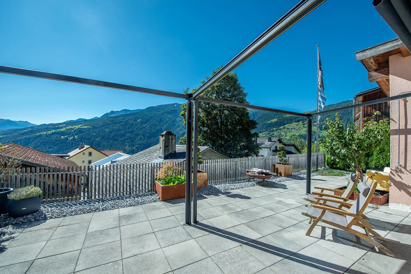 Muldain: Quietly Located Large Single-Family House with Garden and View - Photo 3 of 6