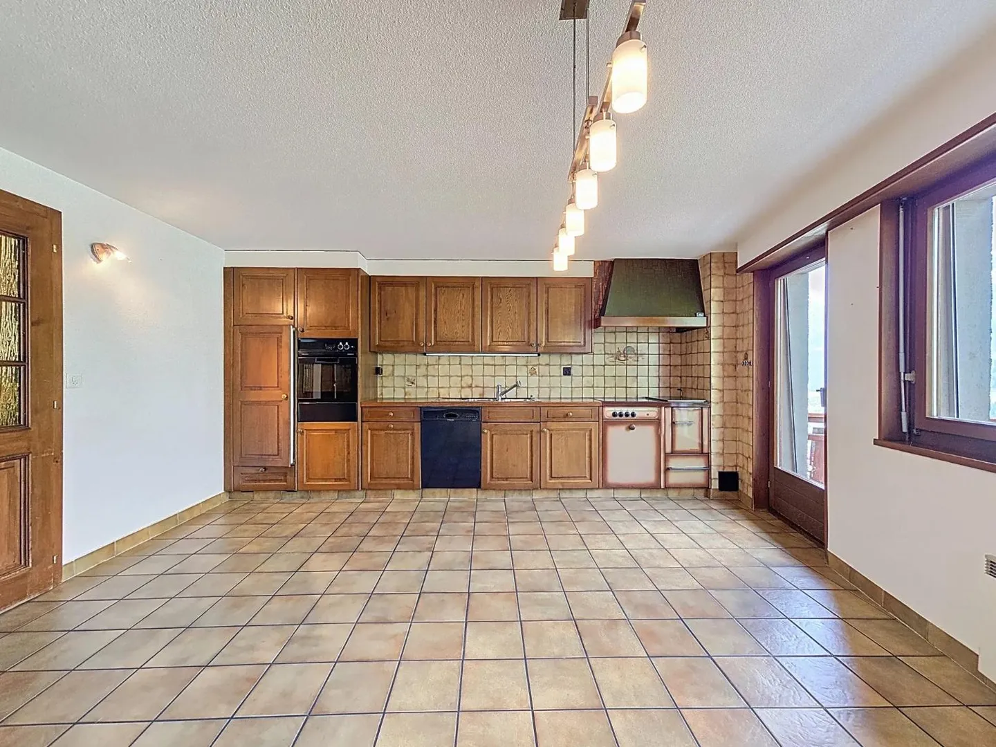 Mixed-use building 9.5 rooms - Photo 2 of 13