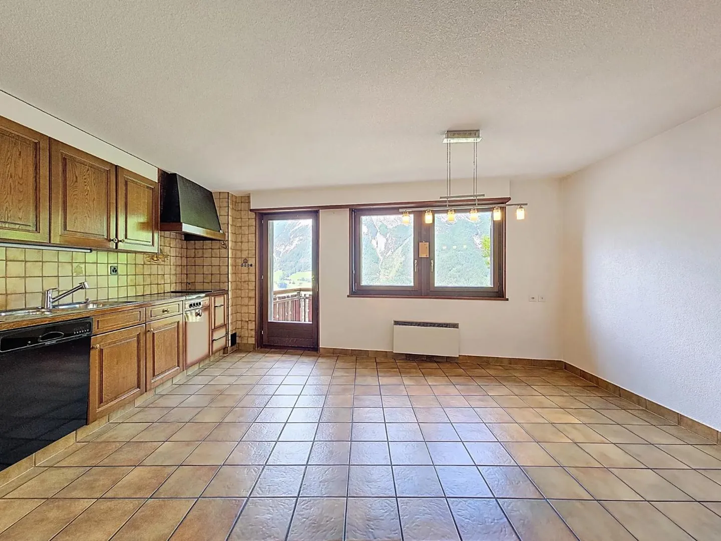 Mixed-use building 9.5 rooms - Photo 3 of 13