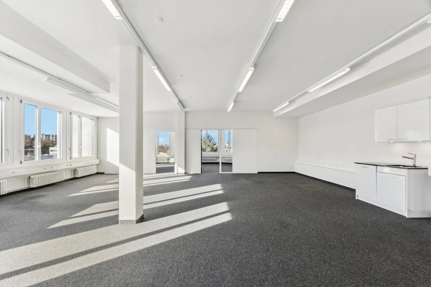 Votre nouvel espace de bureau à Kloten - central, pratique et polyvalent - Photo 1 sur 12