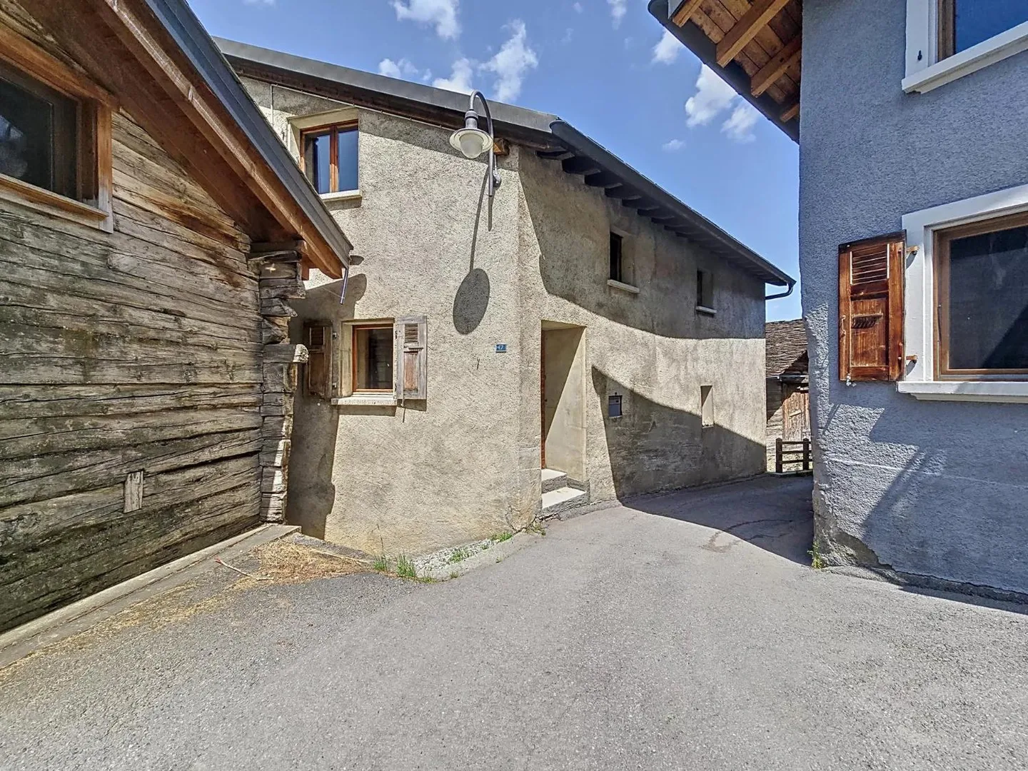 Mixed-use building 9.5 rooms - Photo 8 of 13