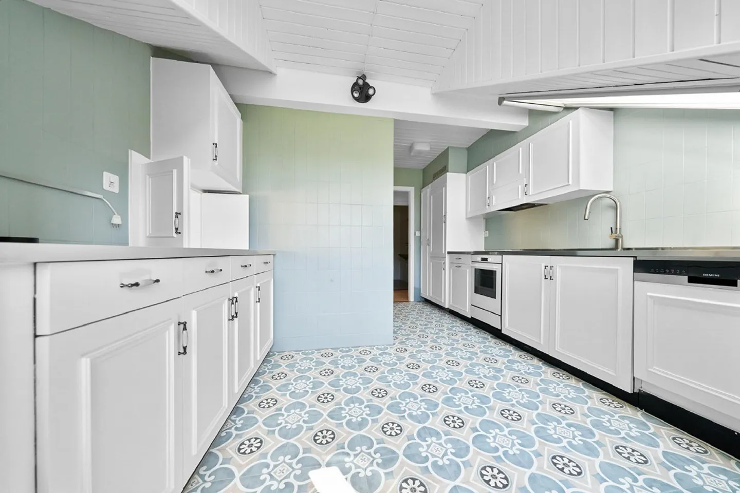 Geräumige 4,5-Zimmer-Wohnung mit atemberaubendem Seeblick - Foto 8 von 17