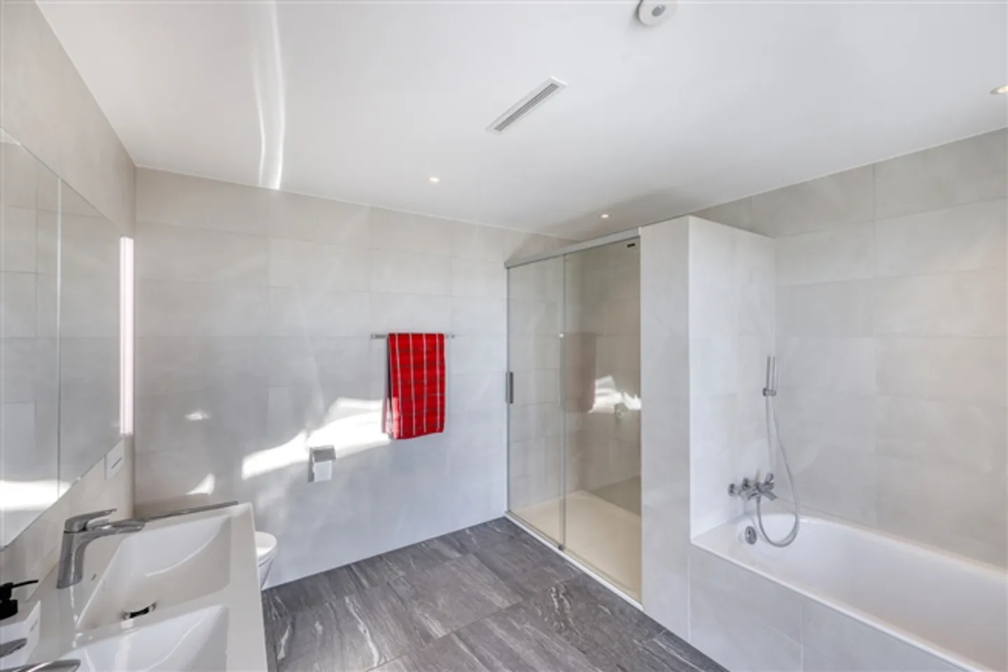 Luxurious Penthouse Apartment with a View - Photo 6 of 7