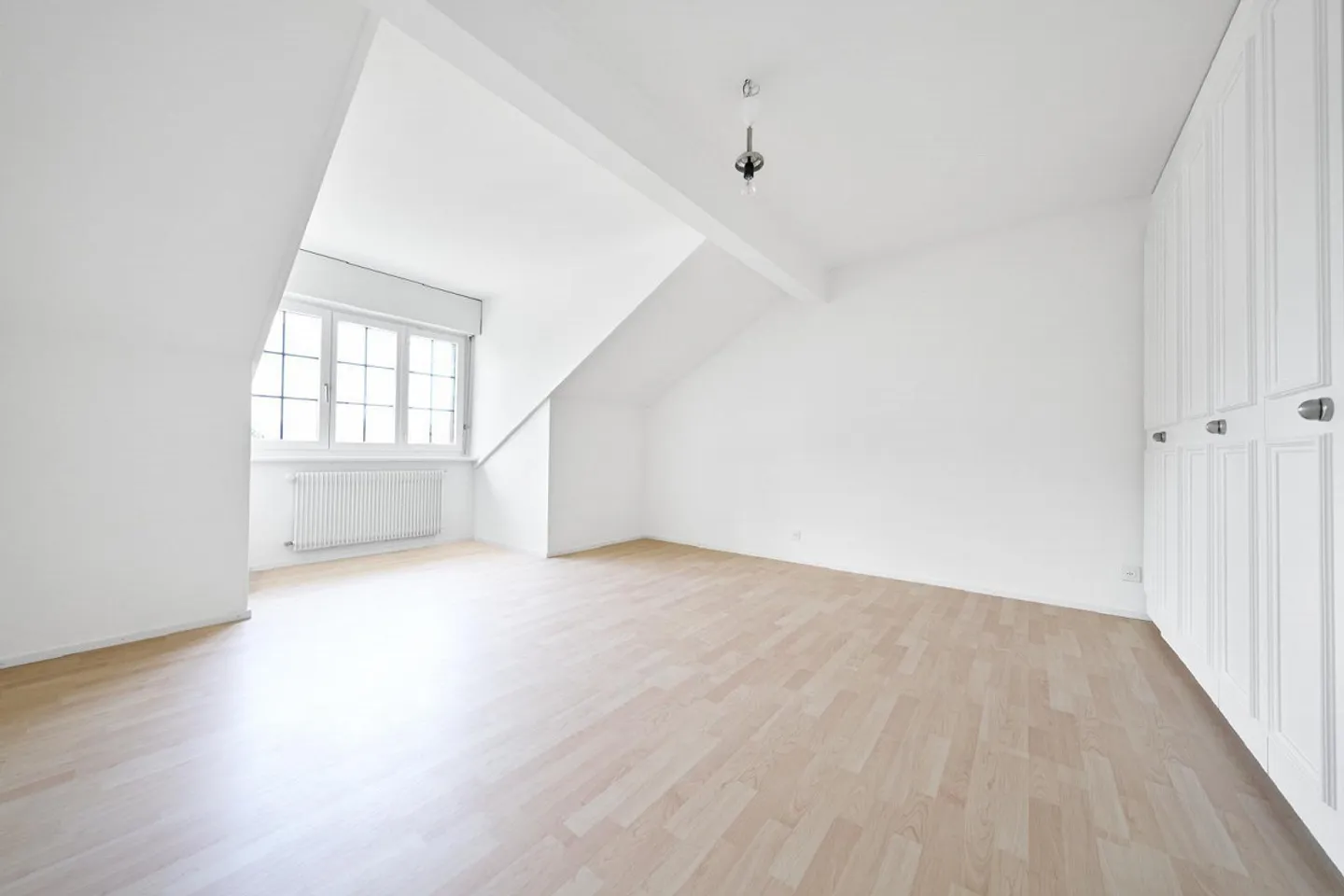 Geräumige 4,5-Zimmer-Wohnung mit atemberaubendem Seeblick - Foto 9 von 17