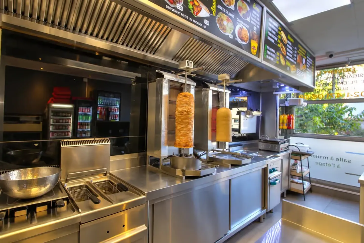 Business for Sale: Kebab, Pizza, Tacos in Downtown Monthey - Photo 1 of 13