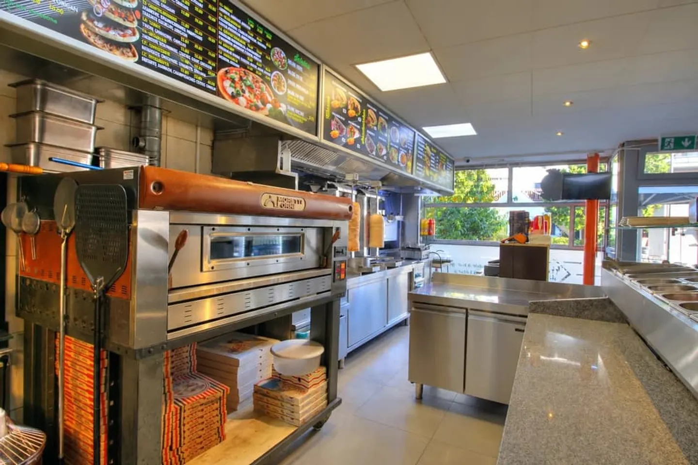 Business for Sale: Kebab, Pizza, Tacos in Downtown Monthey - Photo 6 of 13