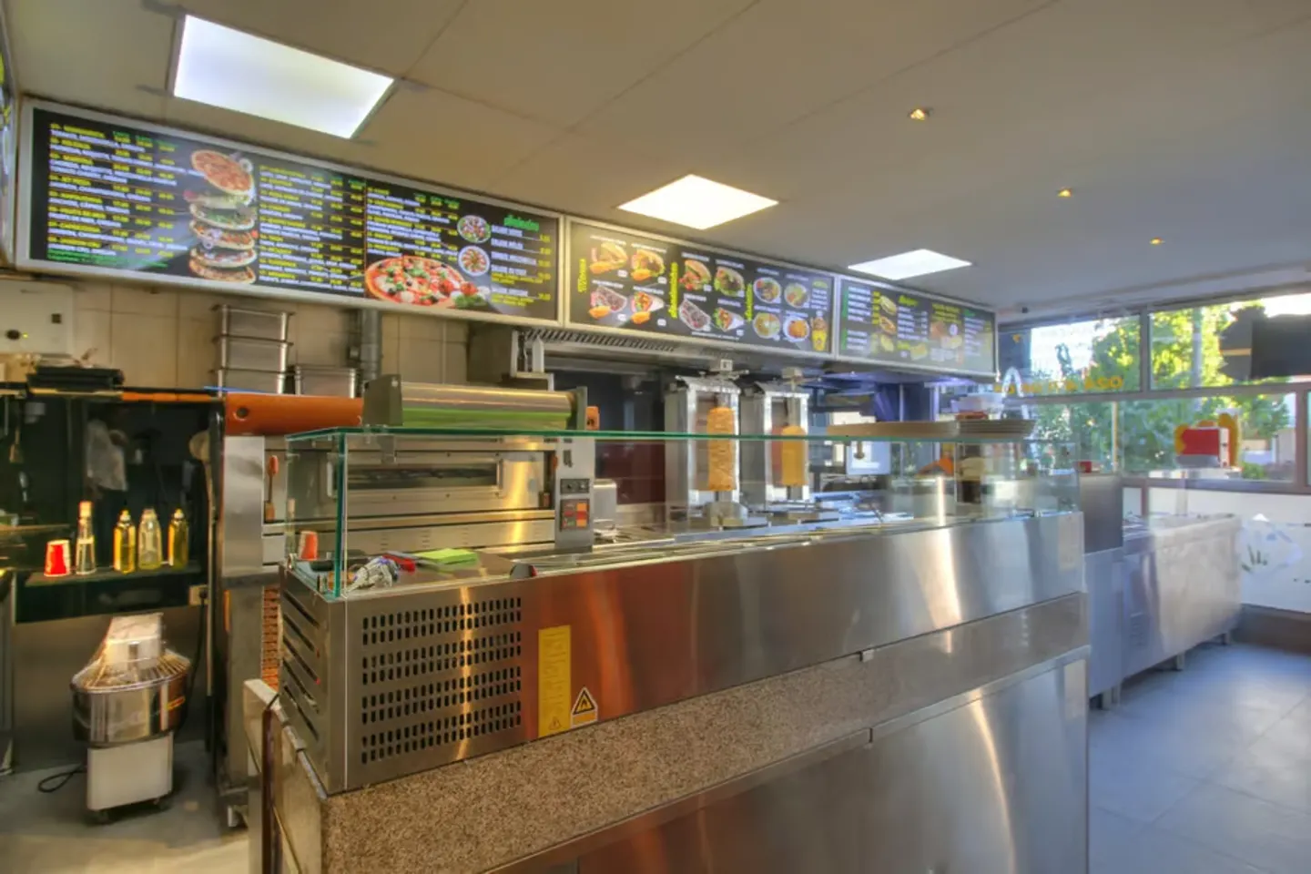 Business for Sale: Kebab, Pizza, Tacos in Downtown Monthey - Photo 3 of 13