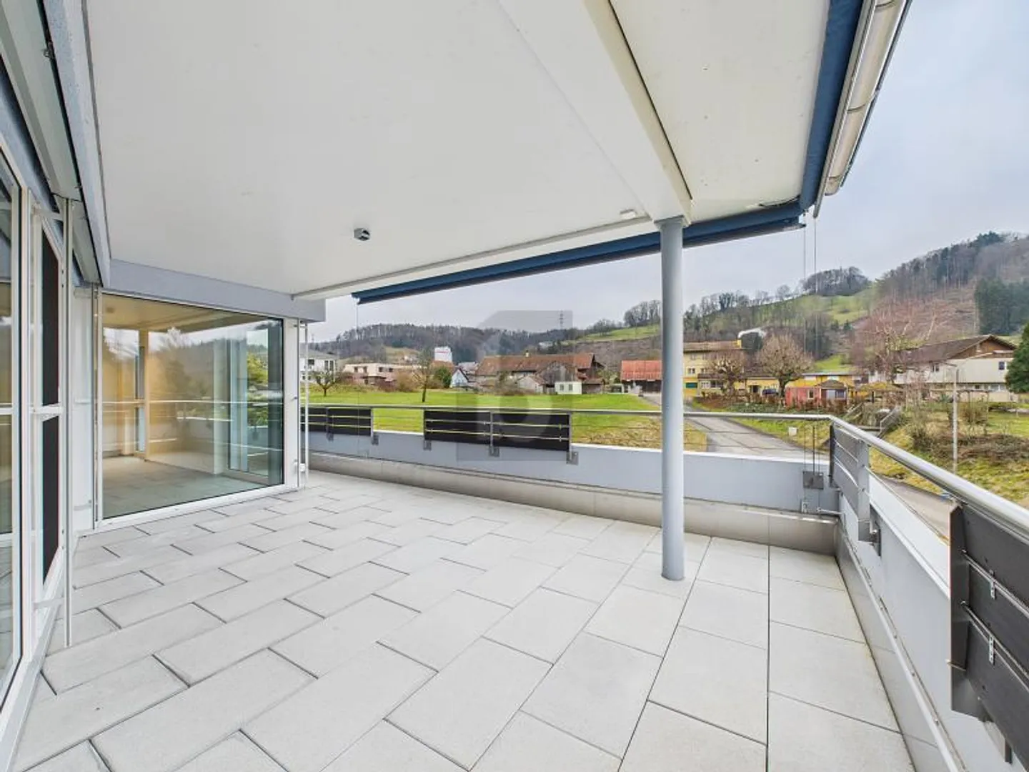 Moderne Attika mit grossem Balkon - Foto 3 von 6