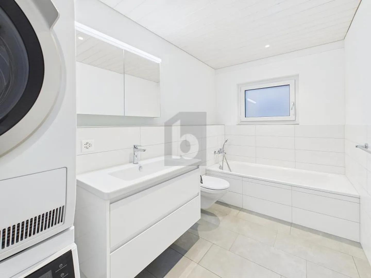 Moderne Attika mit grossem Balkon - Foto 4 von 6