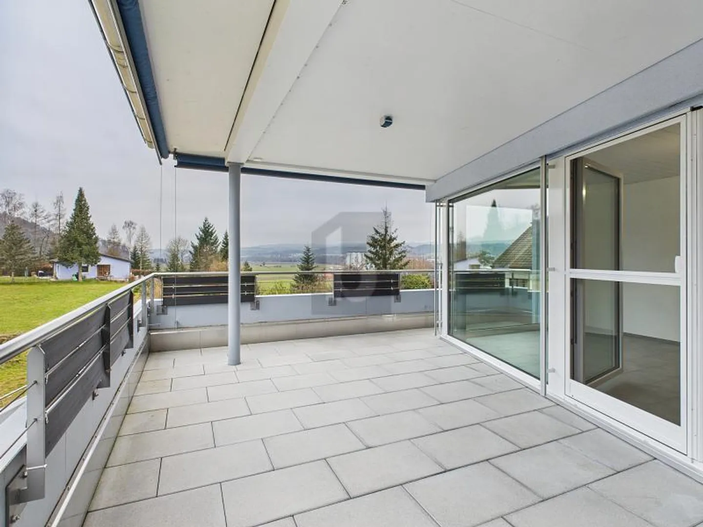 Moderne Attika mit grossem Balkon - Foto 5 von 6