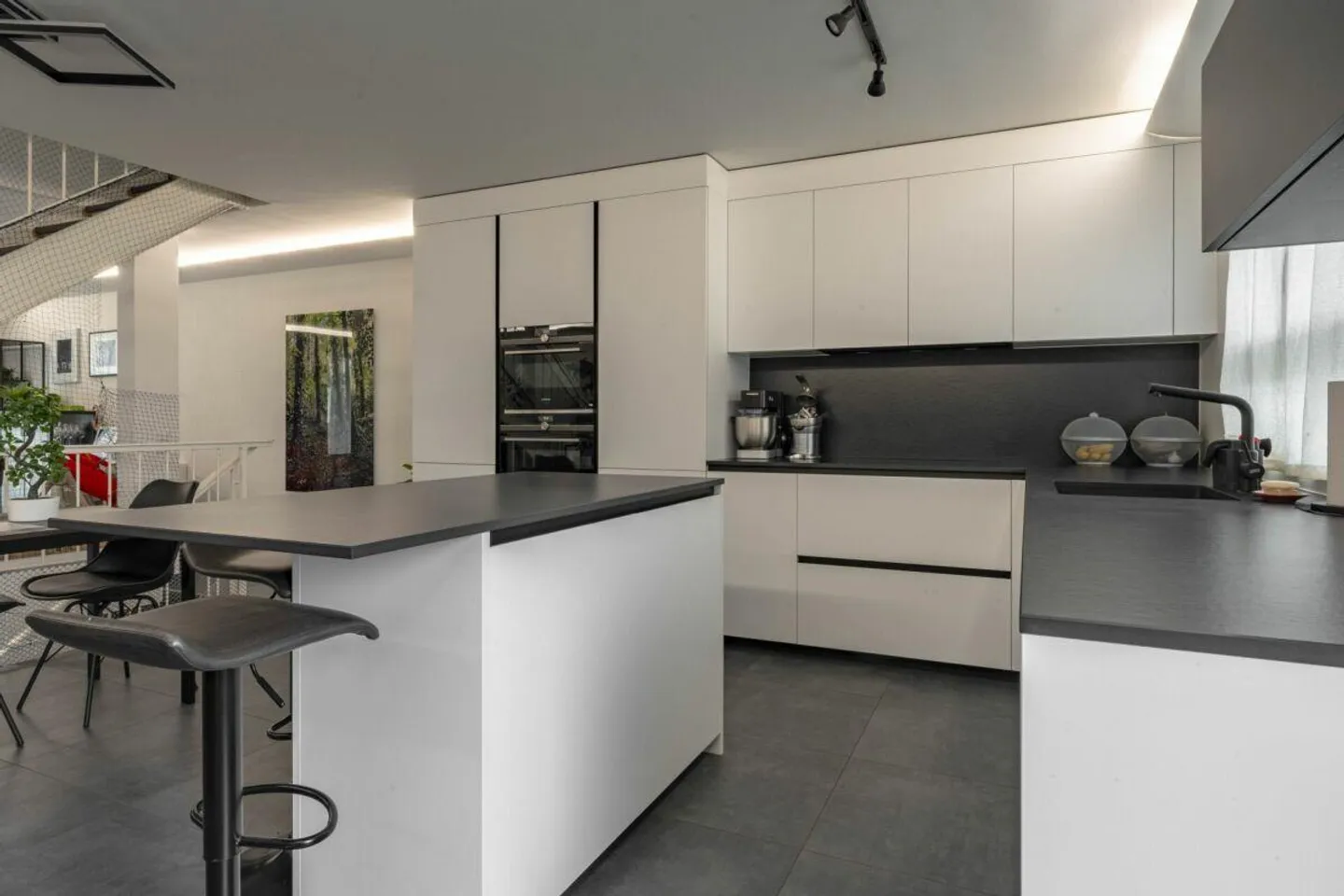 Charmante Villa mit Modernen Upgrades - Foto 3 von 12