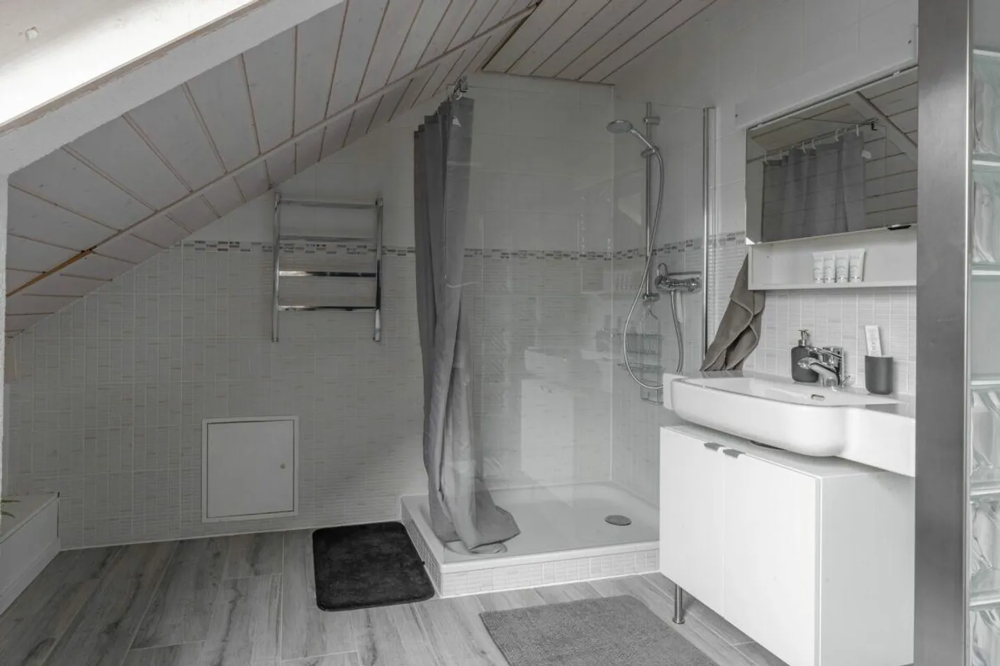 Charmante Villa mit Modernen Upgrades - Foto 5 von 12