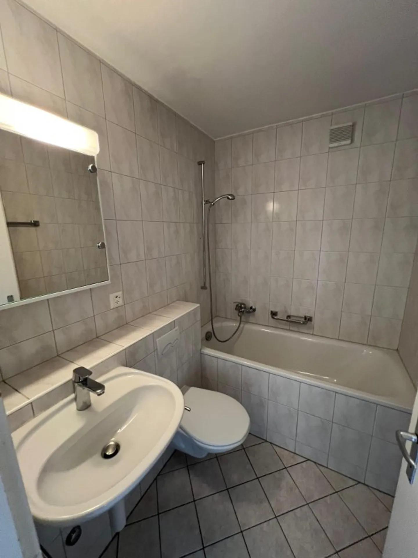 00175 - 2-Zimmer-Wohnung - Rouges-Terres 33 B - HAUTERIVE - Foto 4 von 4