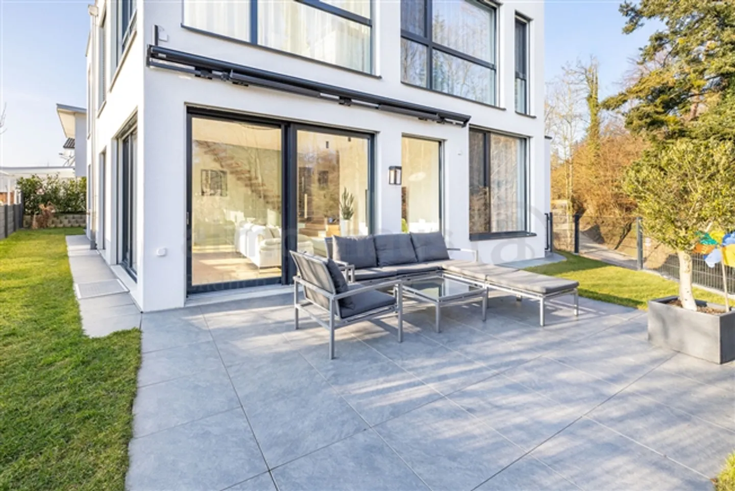 Nuove costruzioni di case unifamiliari soleggiate con molto spazio e posizione ideale a Obfelden - Foto 2 di 13