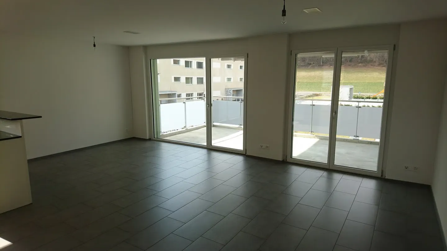 Moderne 3.5-Zimmer-Wohnung mit Balkon - Foto 3 von 9