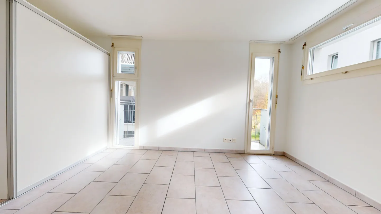 Versatile Apartment with Balcony - Photo 4 of 8