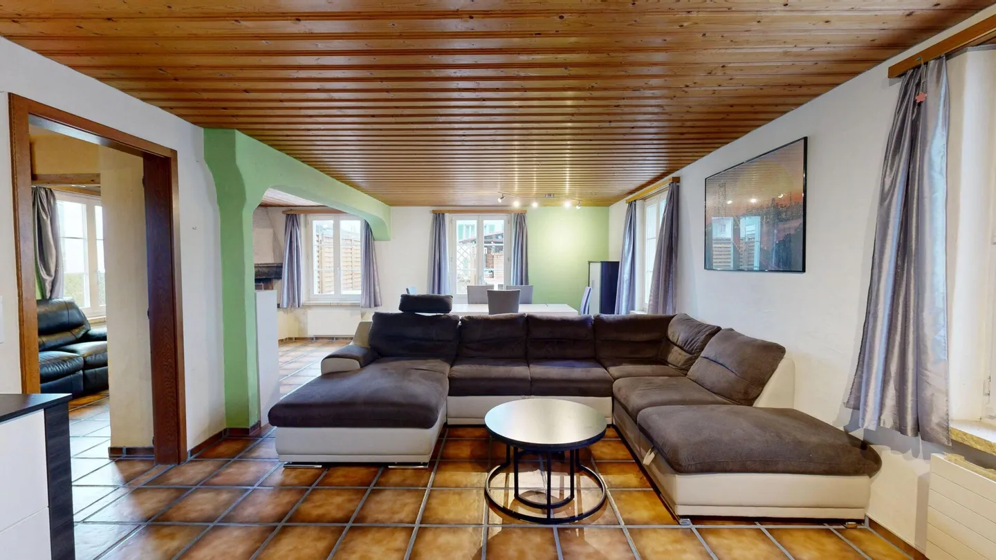 Casa unifamiliare con grande terrazza e giardino - grande potenziale per i creativi - Foto 3 di 22