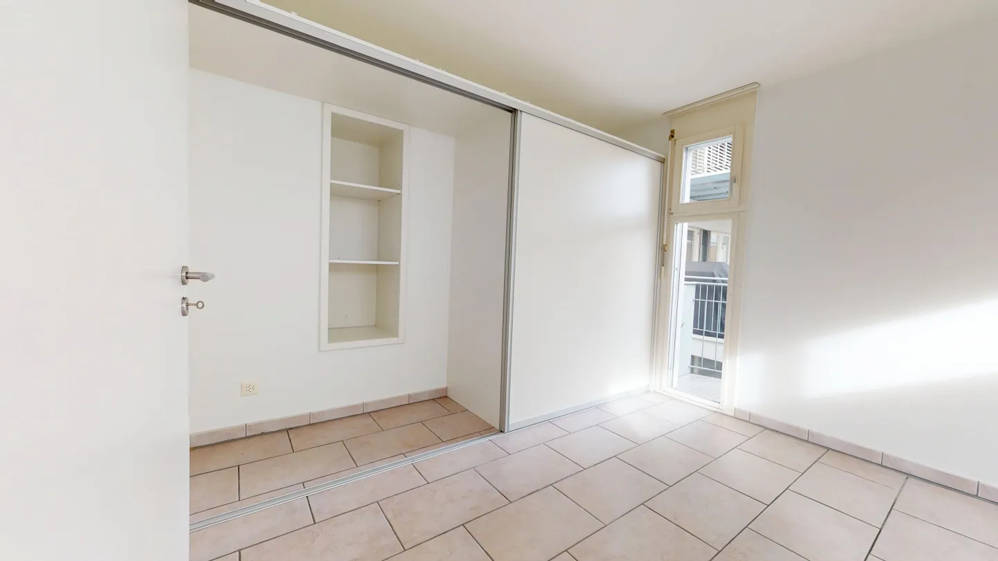 Versatile Apartment with Balcony - Photo 5 of 8
