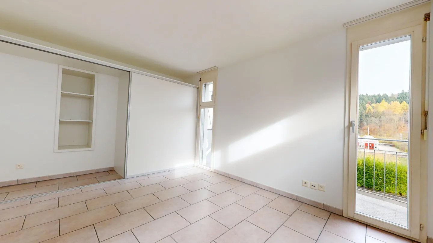 Versatile Apartment with Balcony - Photo 6 of 8