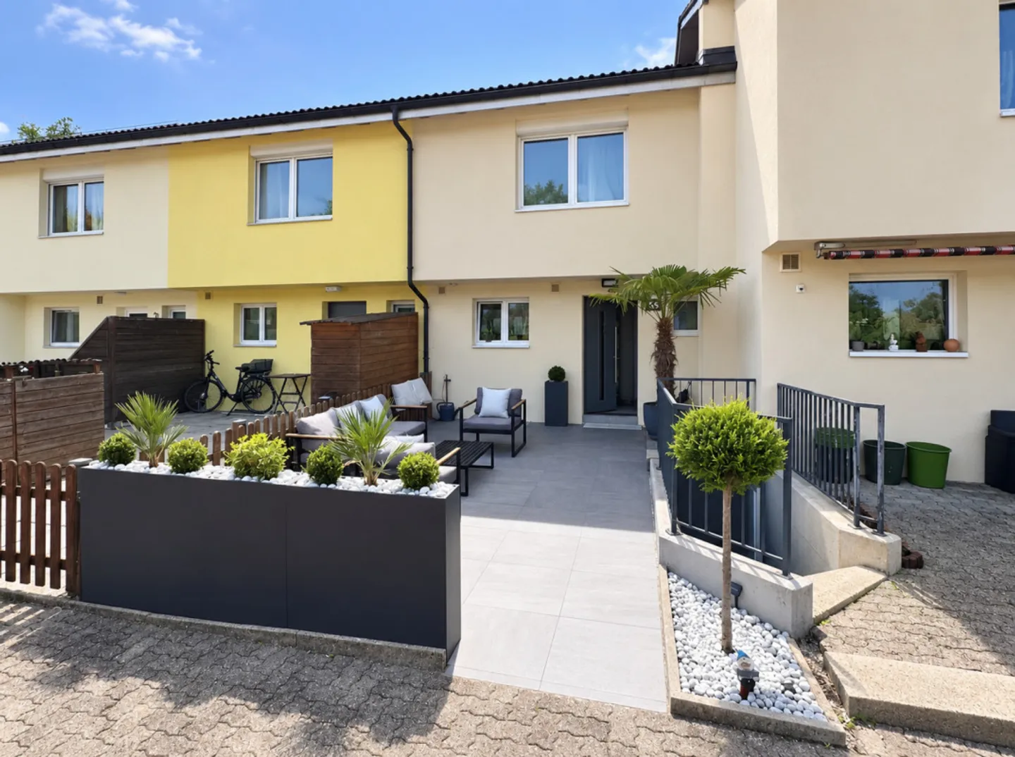 Rêve de Famille Moderne avec Jardin Privé - Photo 1 sur 14
