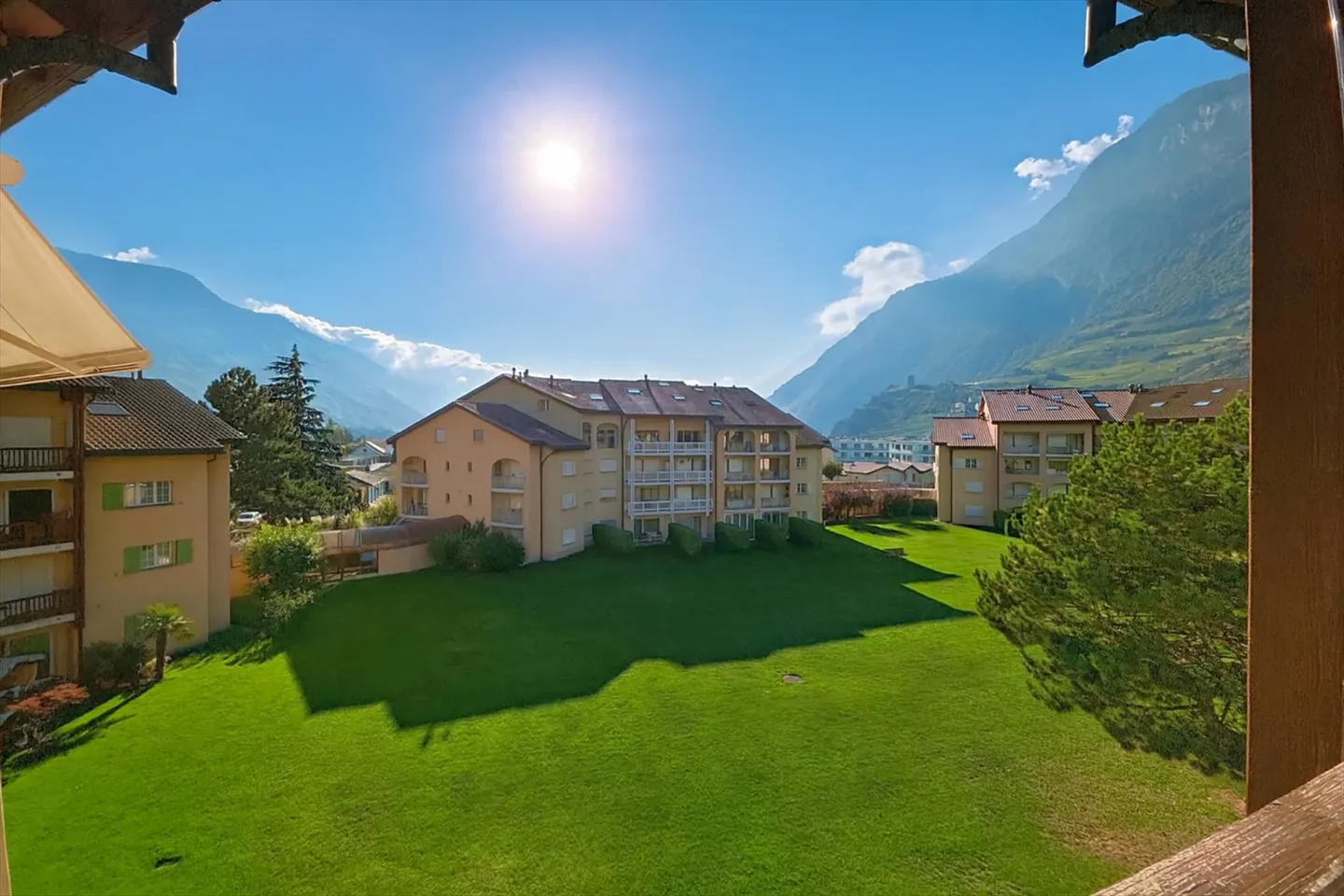 Exclusivity Maisonette Apartment in the Heart of the Thermal Baths of Saillon - Photo 1 of 11