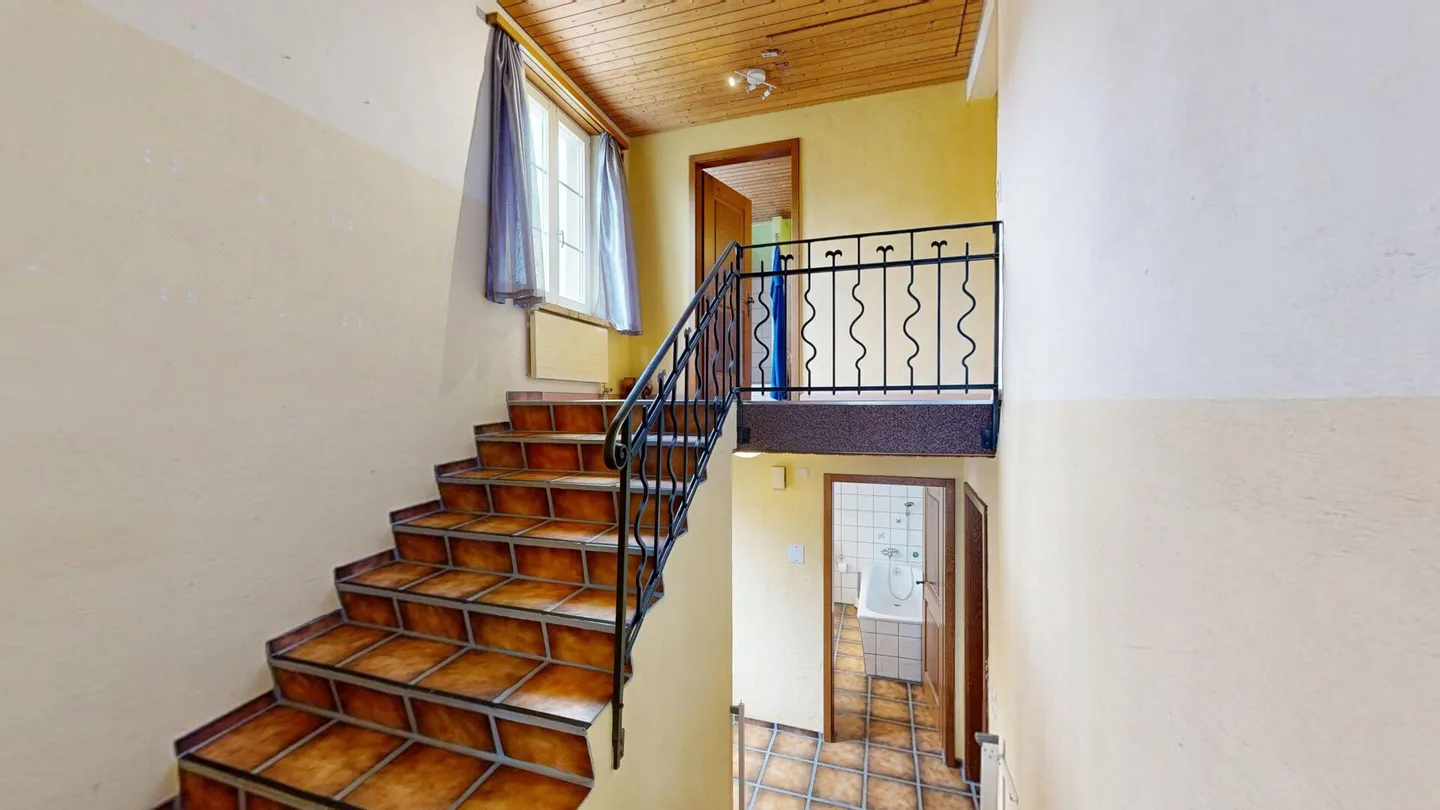 Casa unifamiliare con grande terrazza e giardino - grande potenziale per i creativi - Foto 8 di 22