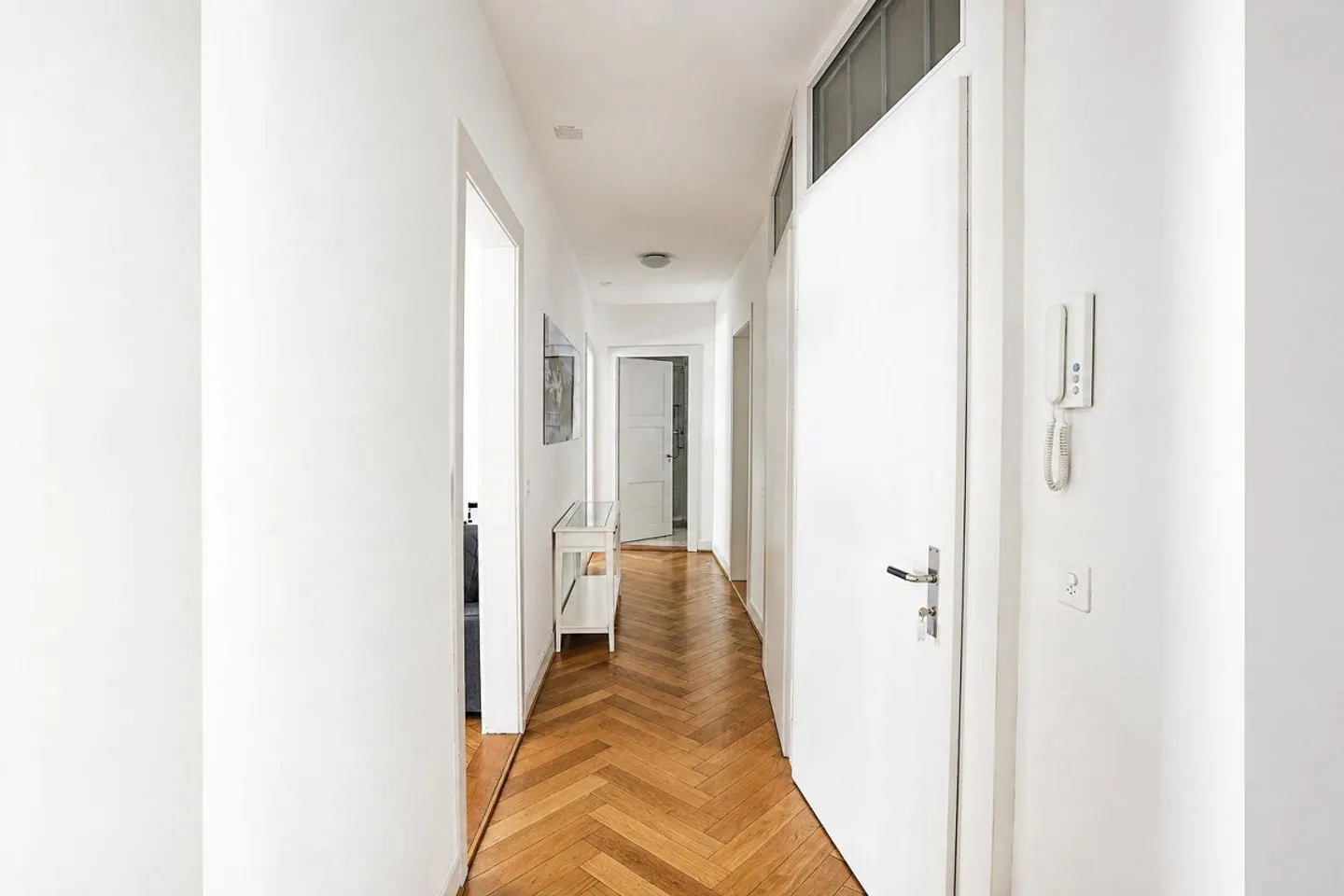 Charming Furnished Apartment - Photo 4 of 10