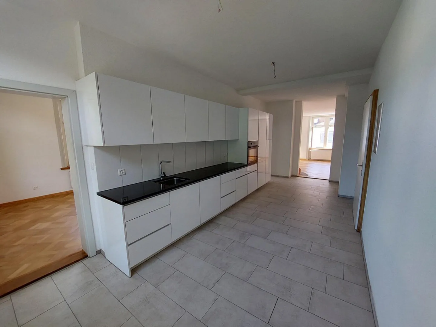 Charming 3.5-room apartment with balcony - Photo 4 of 8