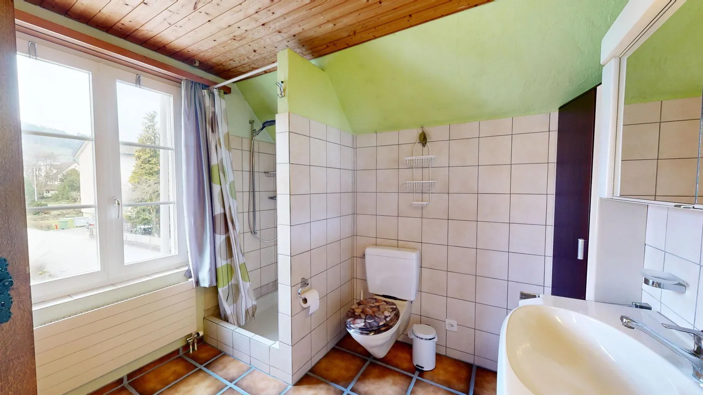 Casa unifamiliare con grande terrazza e giardino - grande potenziale per i creativi - Foto 13 di 22
