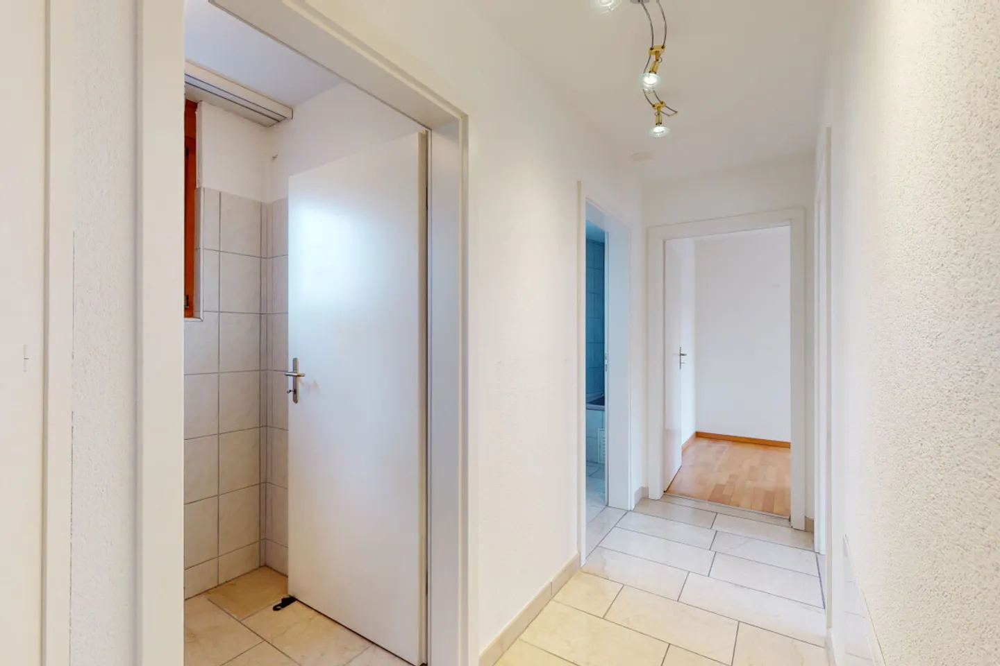 Stilvolle 4-Zimmerwohnung mit Wintergarten und Schwedenofen - Foto 5 von 13