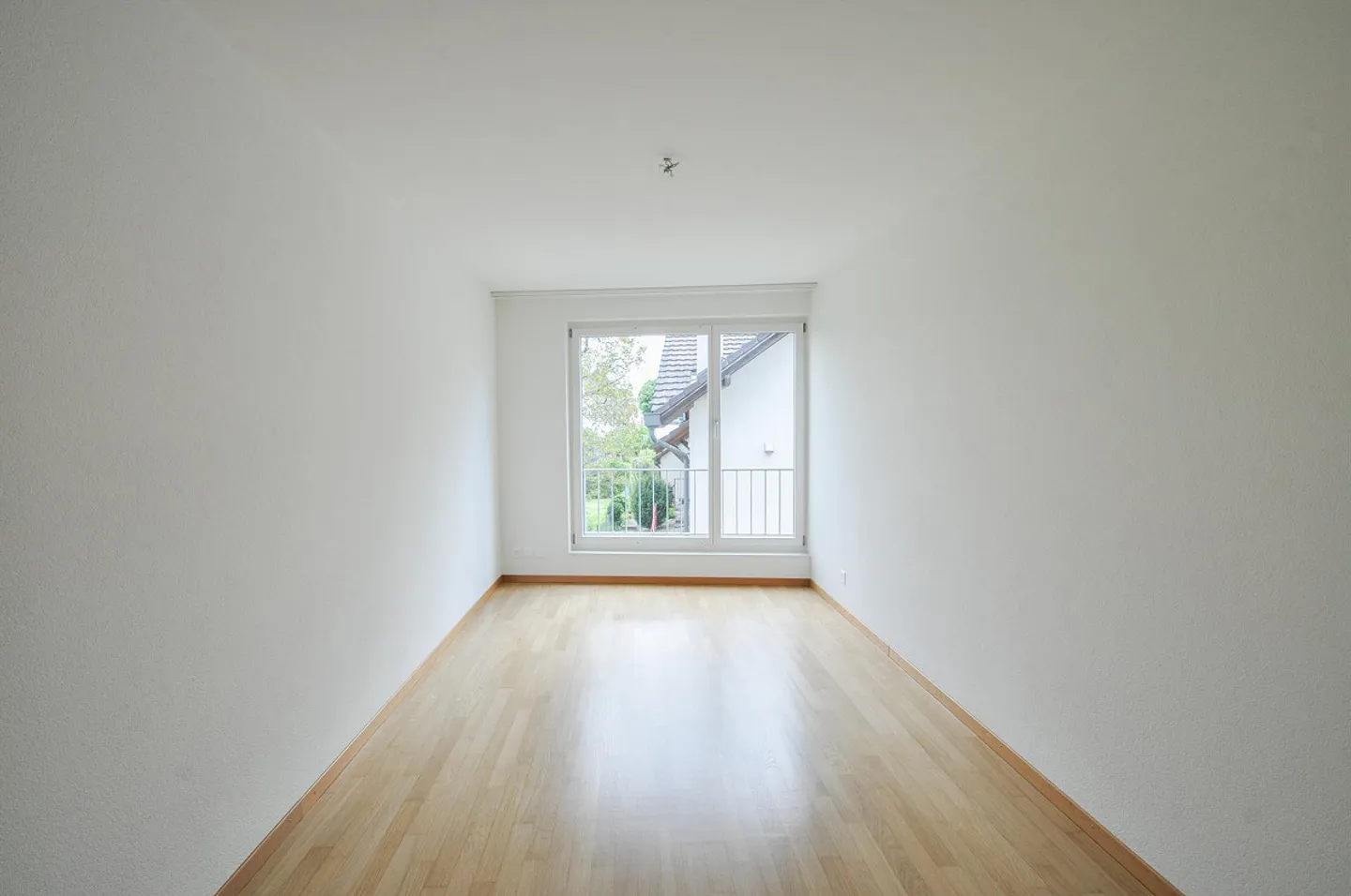 Appartement moderne de 4 pièces au rez-de-chaussée avec espace jardin - Photo 10 sur 12