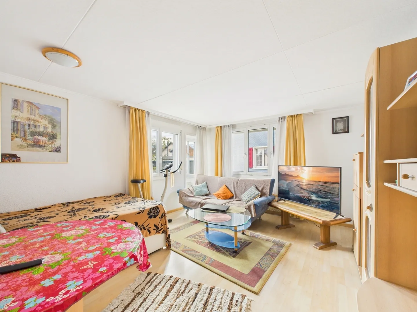 Zweifamilienhaus mit 3.5-Zimmer-Wohnung und Gewerbefläche (Kebab-Laden) im Erdgeschoss - Photo 2 of 13