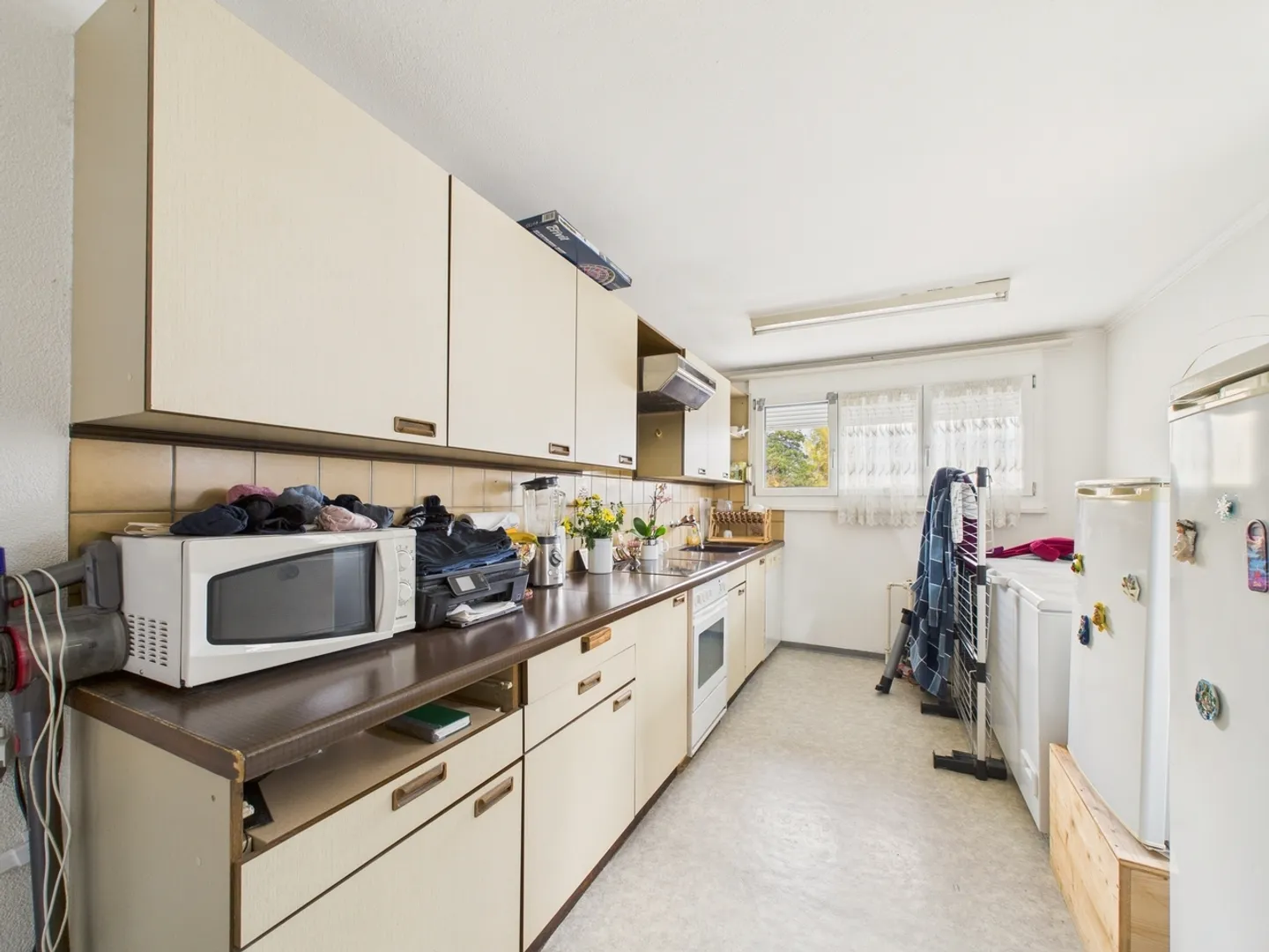 Zweifamilienhaus mit 3.5-Zimmer-Wohnung und Gewerbefläche (Kebab-Laden) im Erdgeschoss - Photo 5 of 13