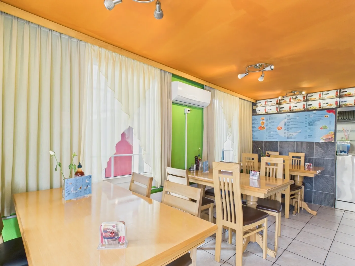Zweifamilienhaus mit 3.5-Zimmer-Wohnung und Gewerbefläche (Kebab-Laden) im Erdgeschoss - Photo 10 of 13