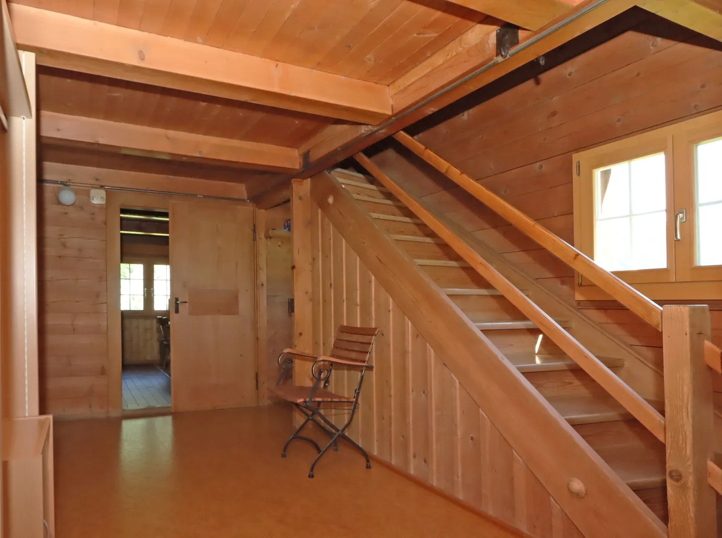 Oasis of Tranquility: Detached Family House in Natural Idyllic Setting - Photo 5 of 23