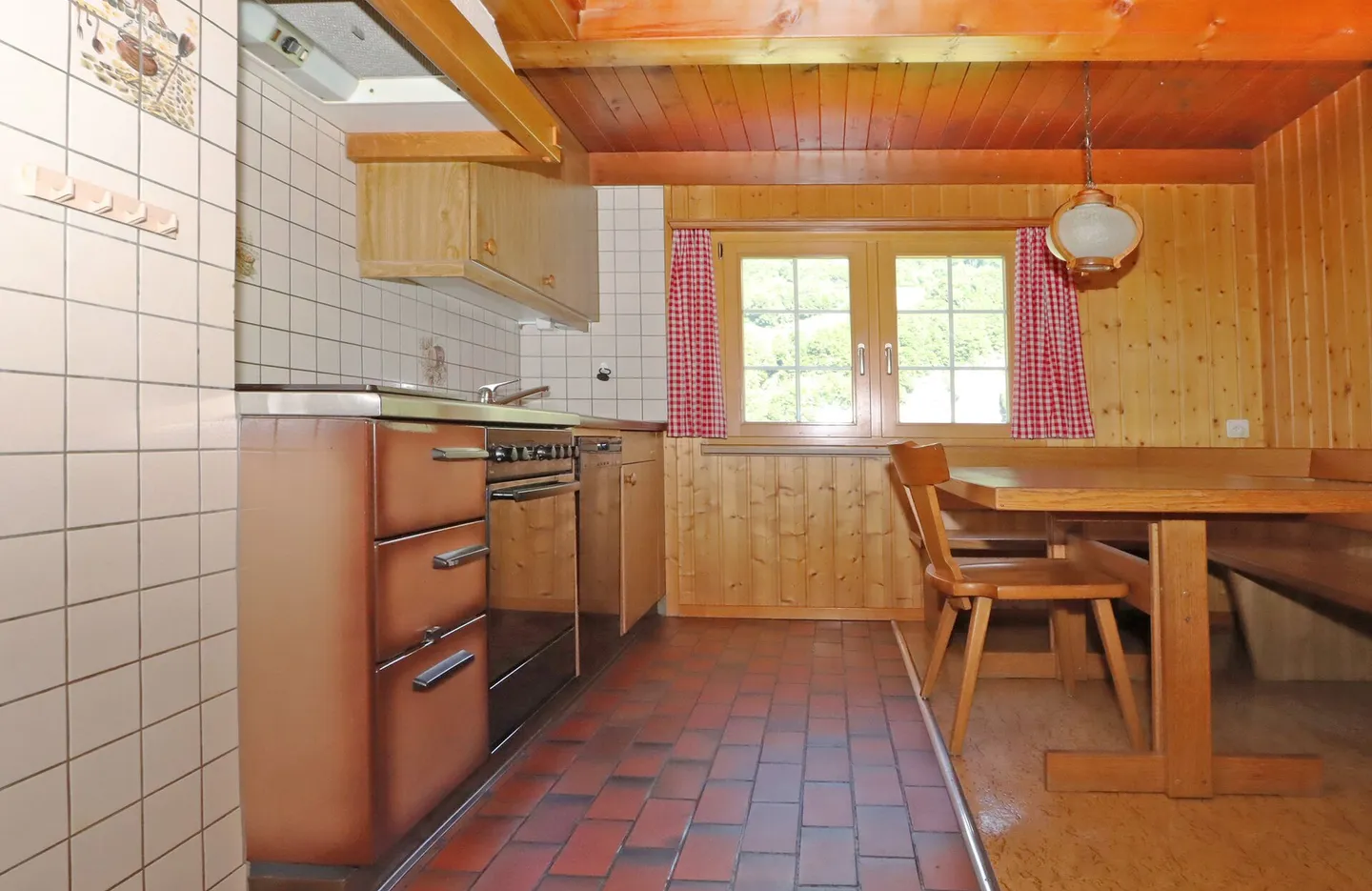Oasis of Tranquility: Detached Family House in Natural Idyllic Setting - Photo 8 of 23