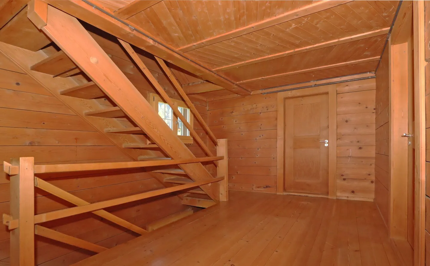 Oasis of Tranquility: Detached Family House in Natural Idyllic Setting - Photo 10 of 23