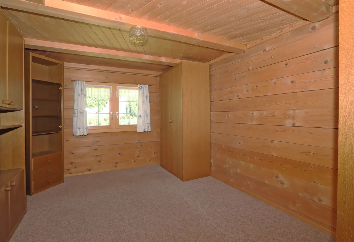 Oasis of Tranquility: Detached Family House in Natural Idyllic Setting - Photo 11 of 23