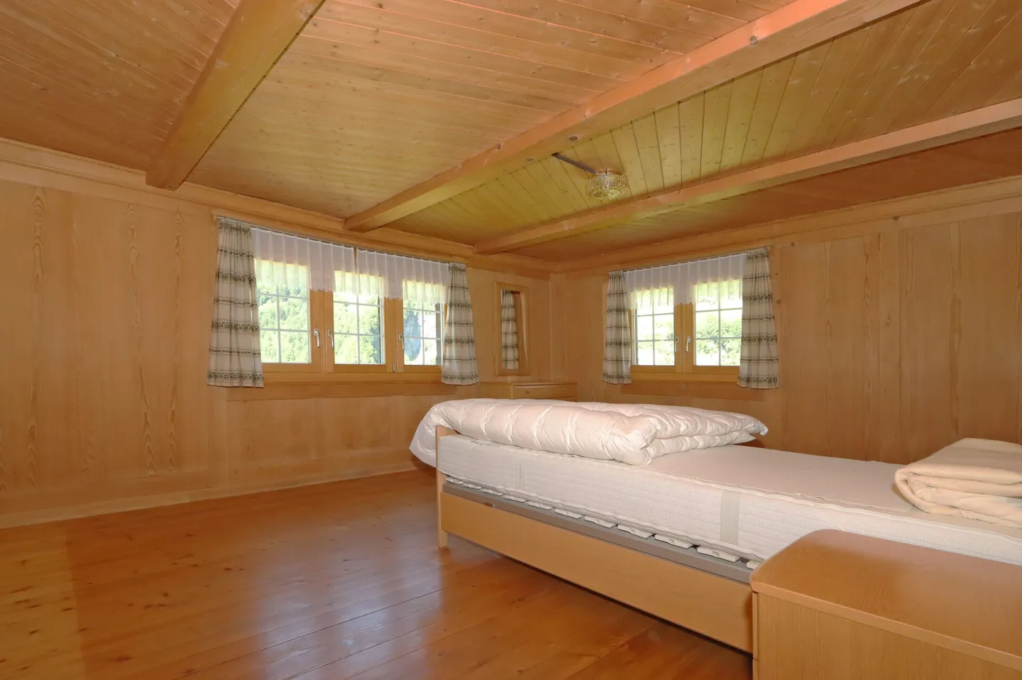 Oasis of Tranquility: Detached Family House in Natural Idyllic Setting - Photo 13 of 23