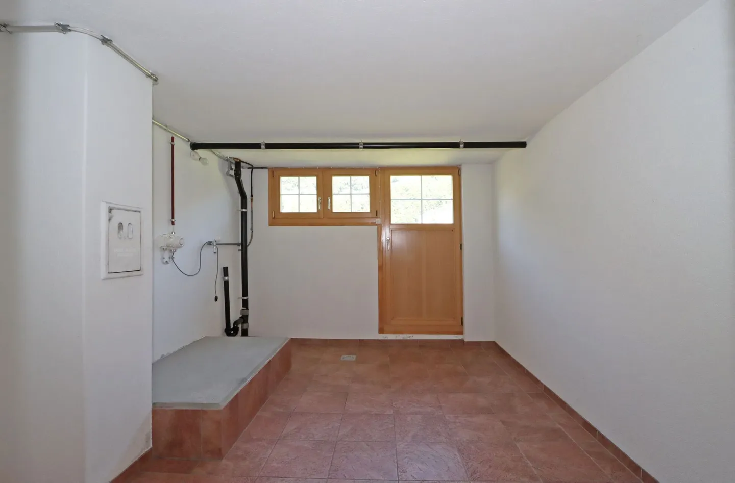 Oasis of Tranquility: Detached Family House in Natural Idyllic Setting - Photo 18 of 23