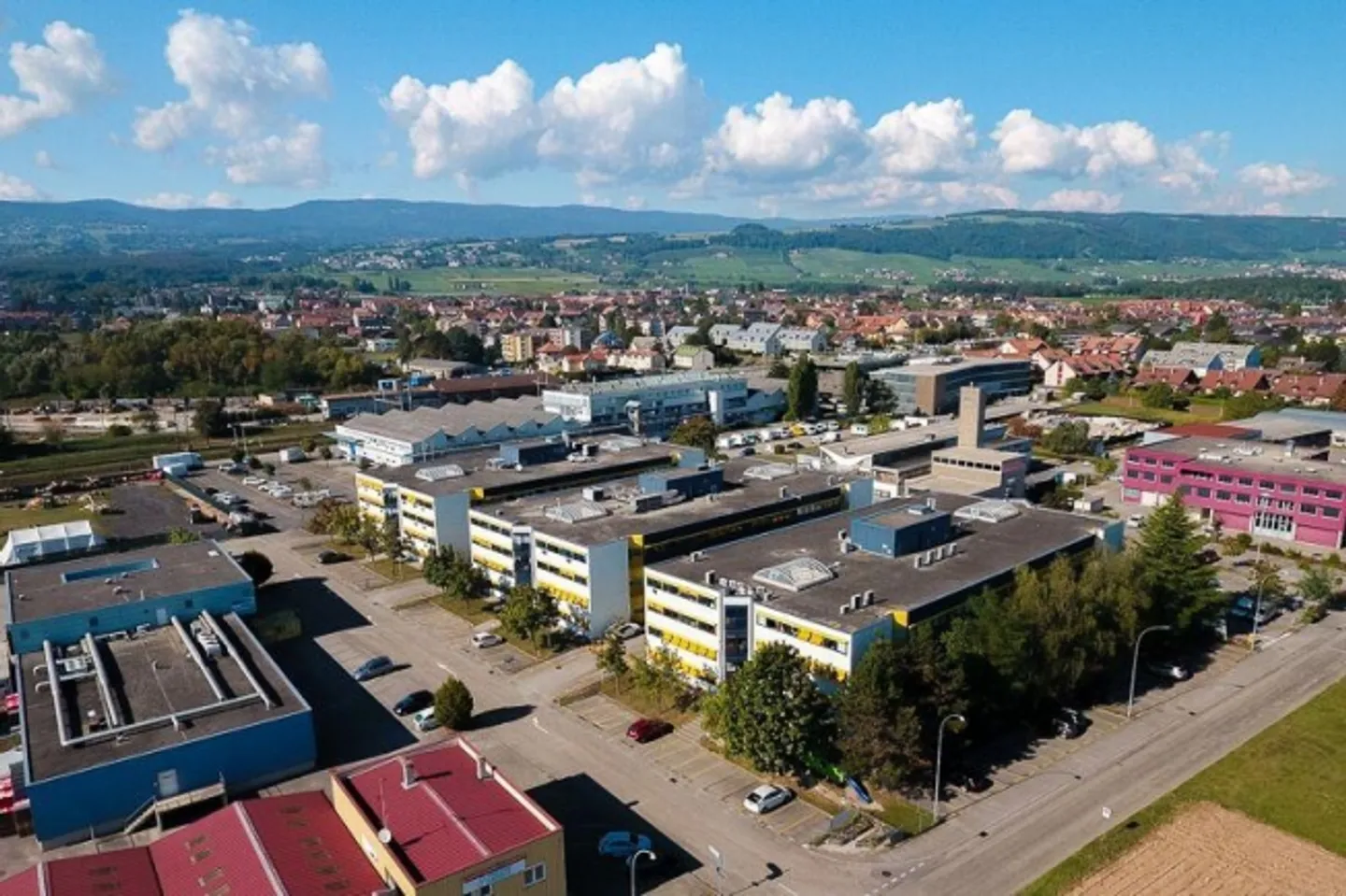 Großes Lagerhaus im Industriegebiet von Gland! - Foto 3 von 3