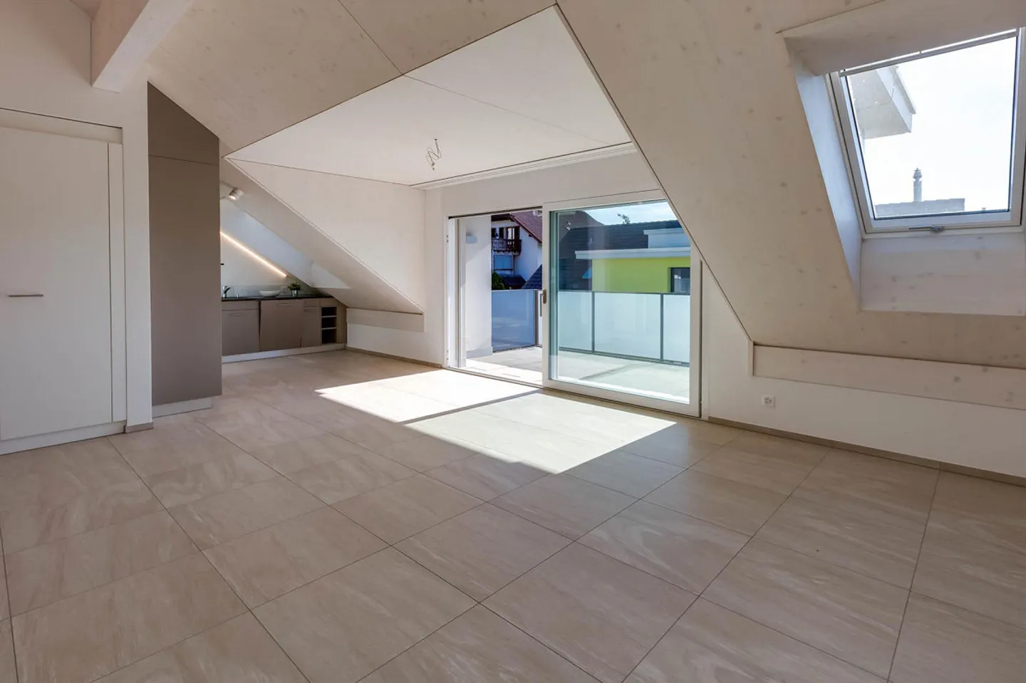 Appartement penthouse exclusif de 2,5 pièces à Grossdietwil - Photo 2 sur 9