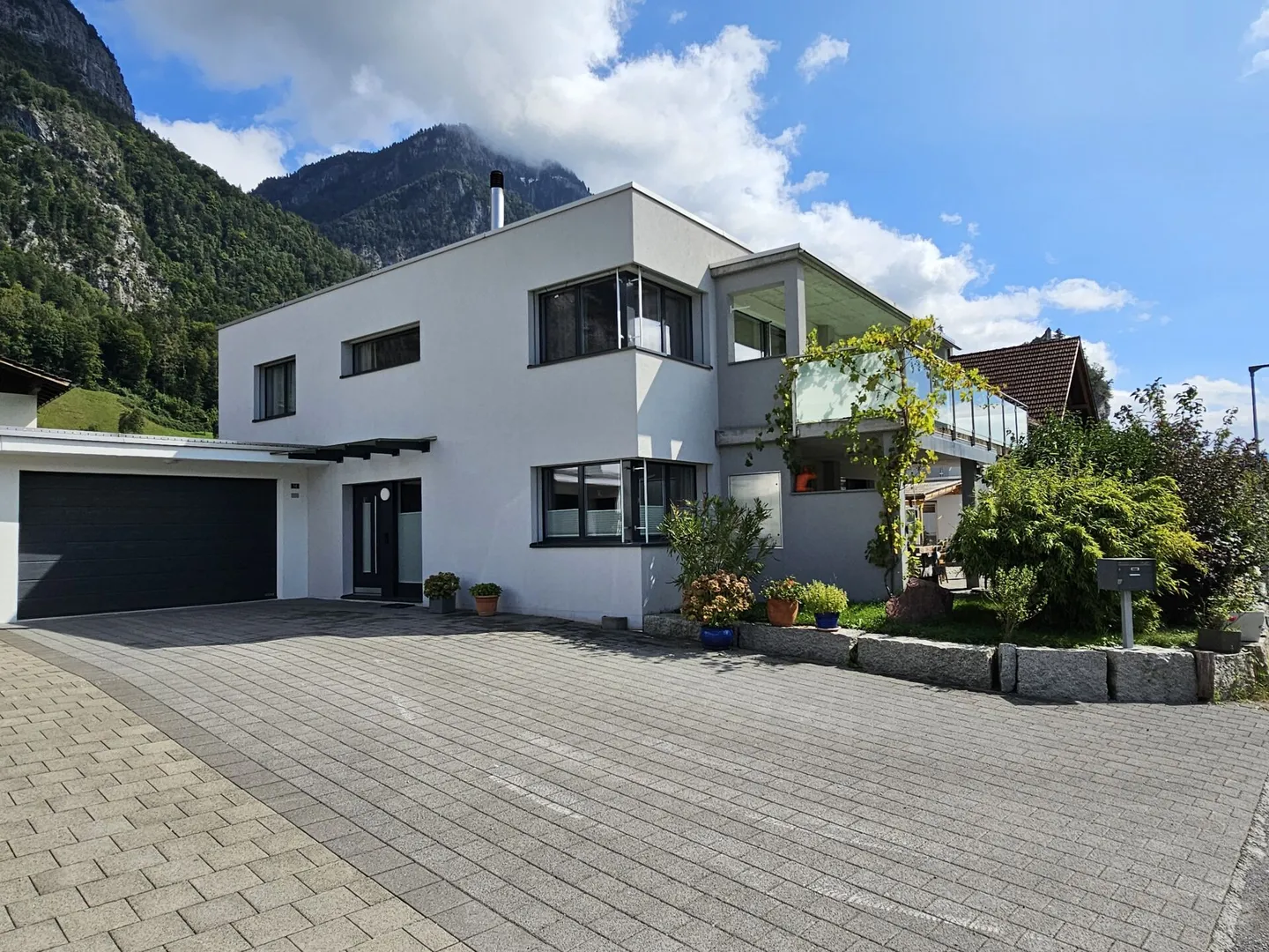 Spacious, nearly new and modern single-family house for rent in Berschis - Photo 1 of 16