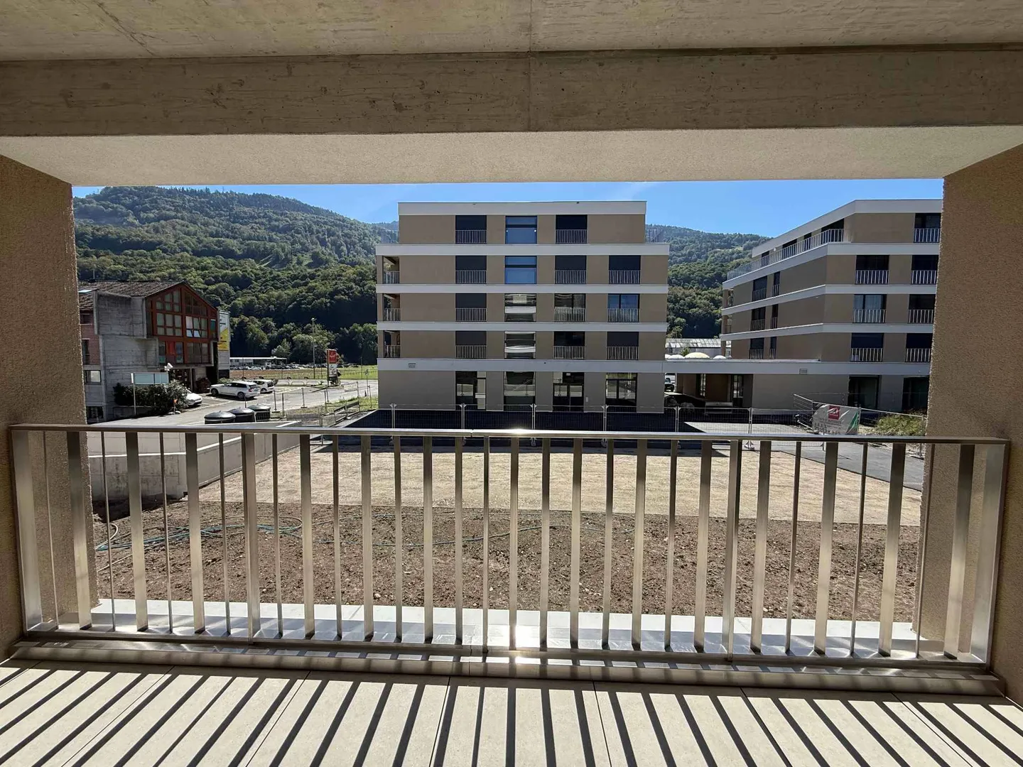 Appartement moderne avec terrasse - Photo 3 sur 11